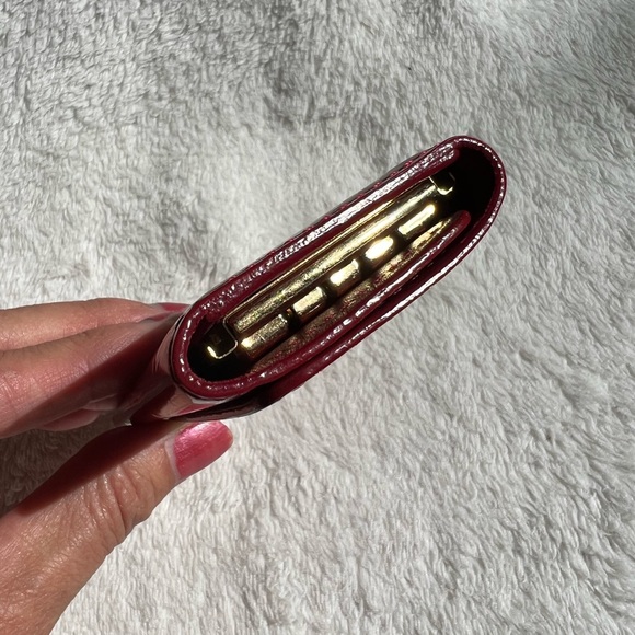 Louis Vuitton Key Case 4 Ring PommeD'Amour Red Vernis - Picture 7 of 14